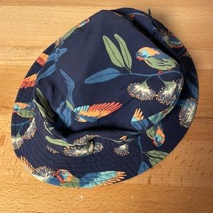 Patogonia Bucket Hat. Large. New but tags off hat.